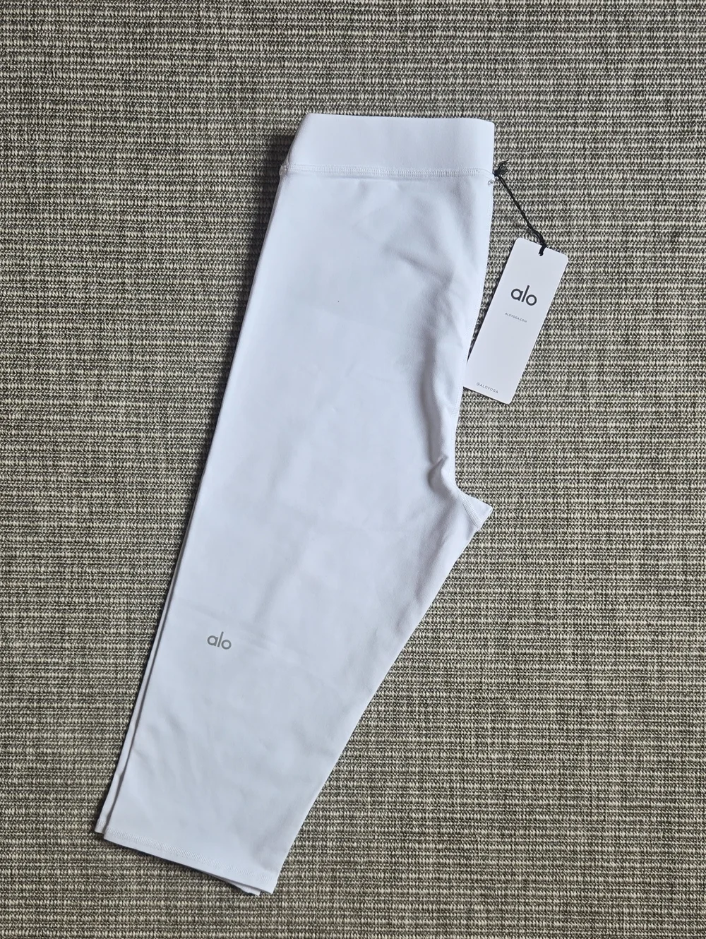 ALO Yoga White V-cut Capri Leggings